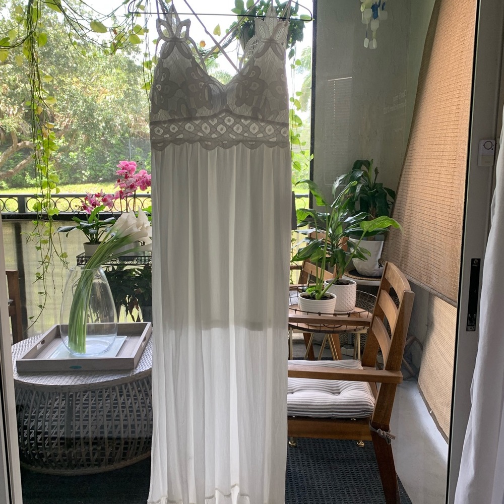 XL but runs smaller. NWT